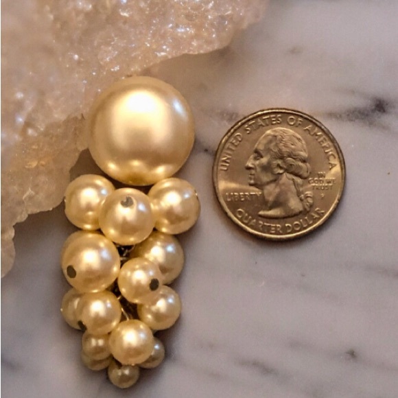 Vintage Dangling Cluster Bridal Faux Ivory Pearls Pierced Earrings - Picture 2 of 2